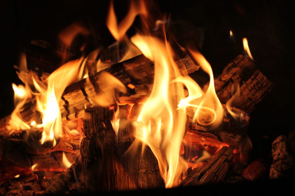 Lagerfeuer-by-pexels
